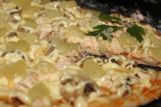фото пицца с ананасами и курицей из духовки