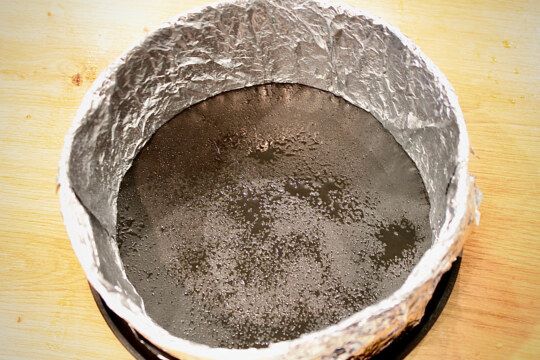 форма для салата, изготовленная из фольги и картона